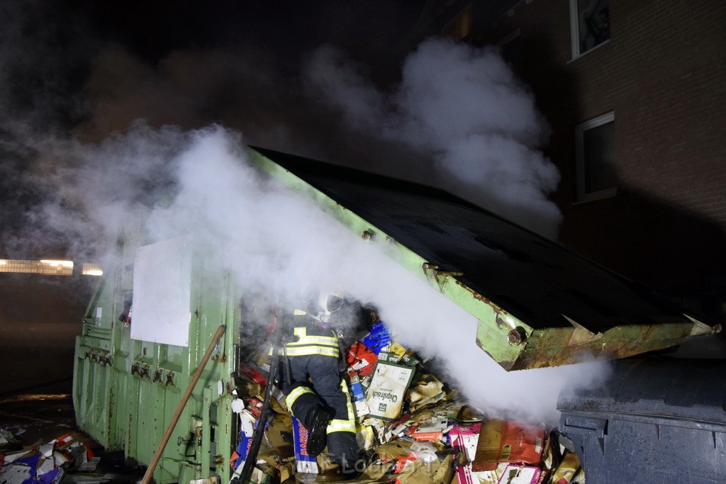 Feuer Papp Presscontainer Koeln Hoehenberg Bochumerstr P341.JPG - Miklos Laubert